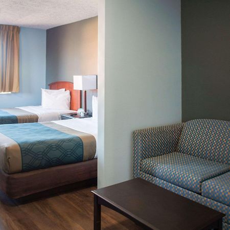 Econo Lodge Inn & Suites South Sandusky Εξωτερικό φωτογραφία