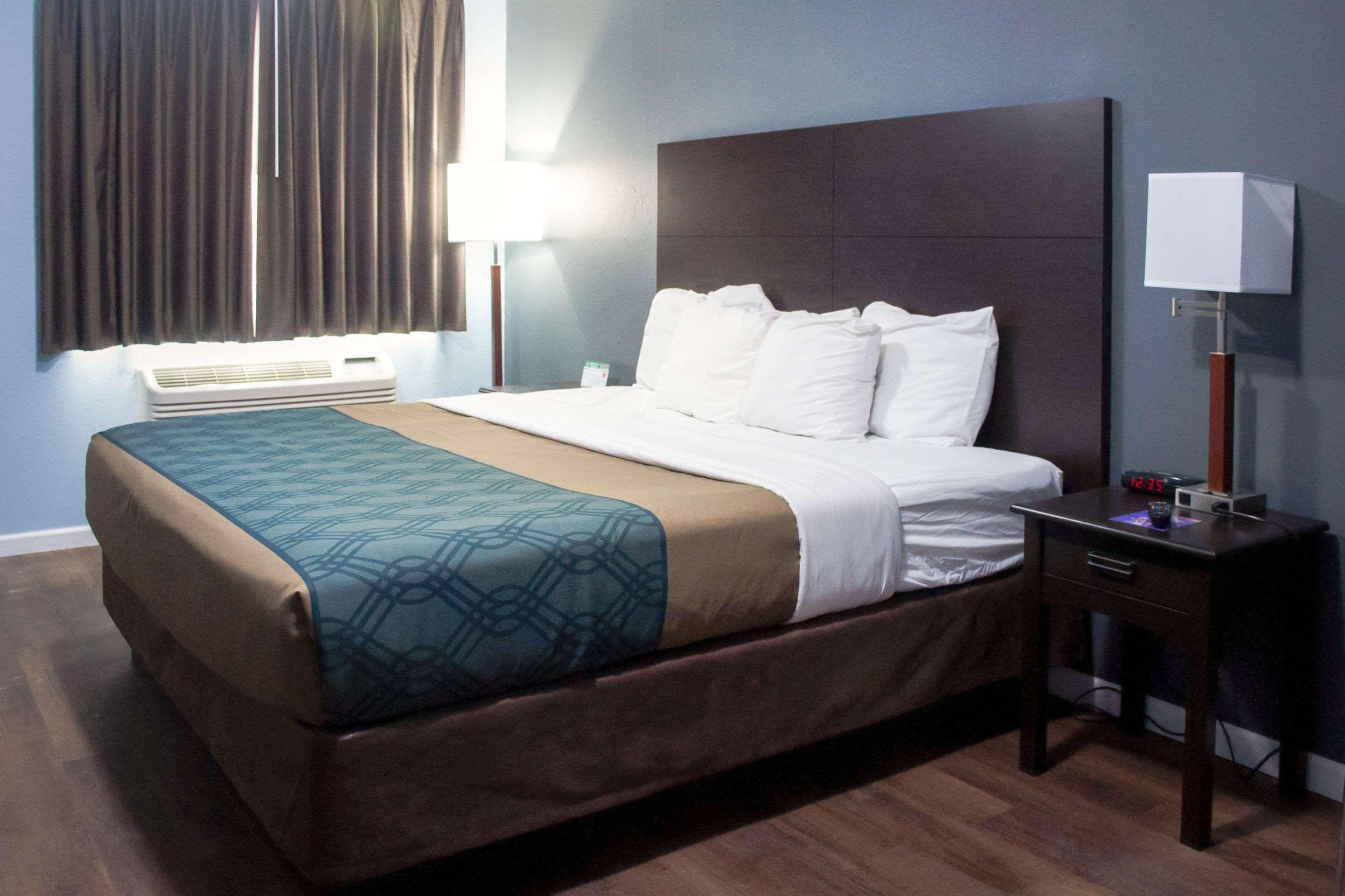Econo Lodge Inn & Suites South Sandusky Εξωτερικό φωτογραφία