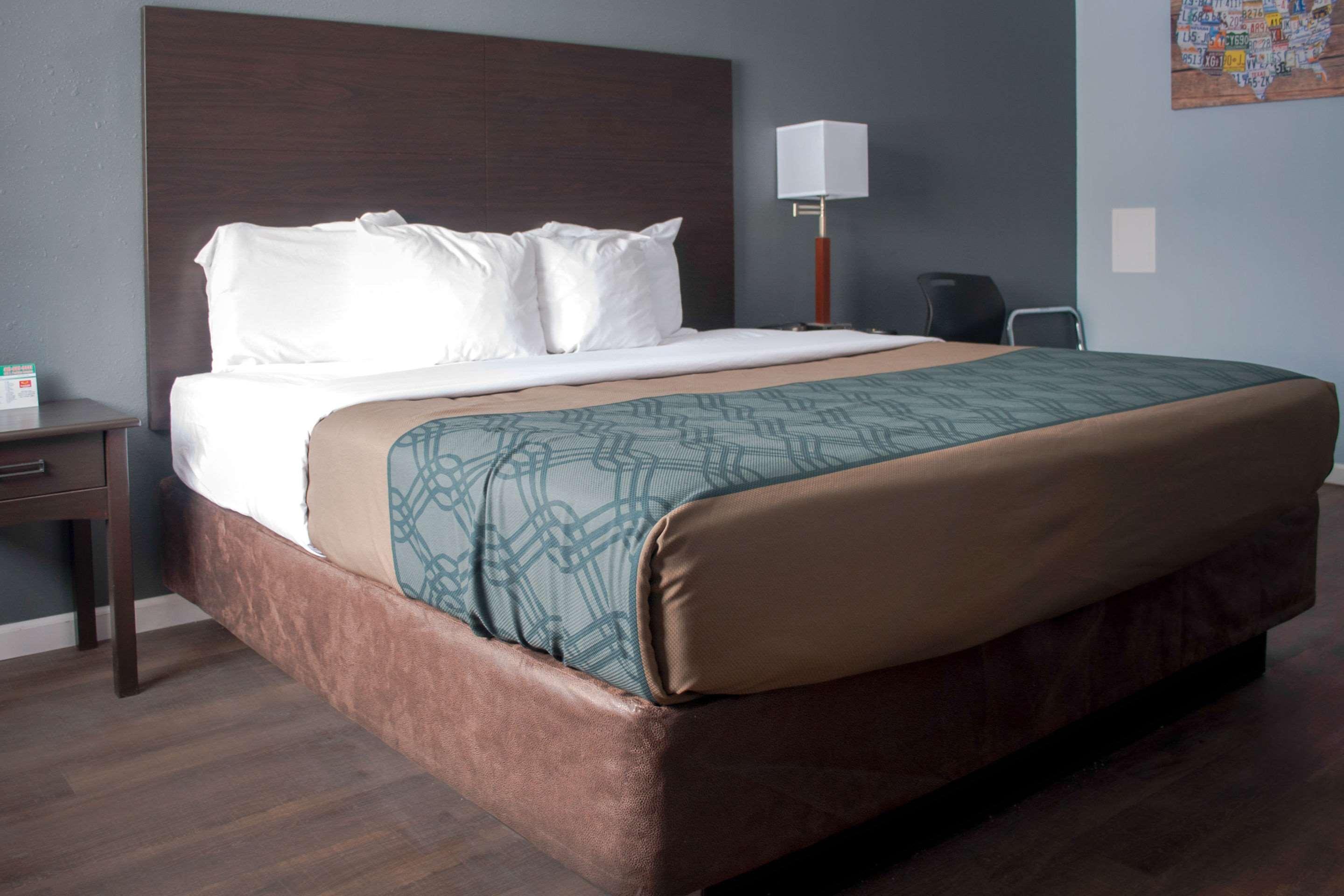 Econo Lodge Inn & Suites South Sandusky Εξωτερικό φωτογραφία