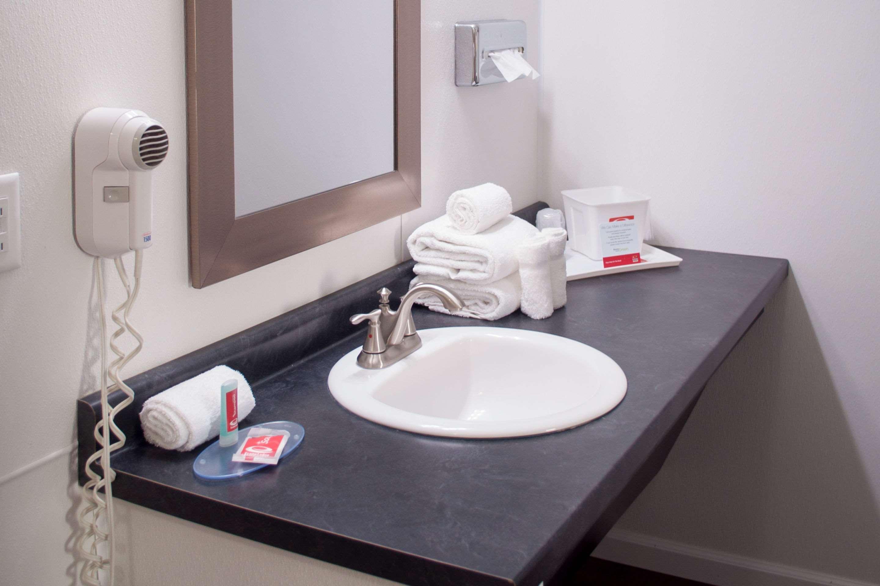 Econo Lodge Inn & Suites South Sandusky Εξωτερικό φωτογραφία