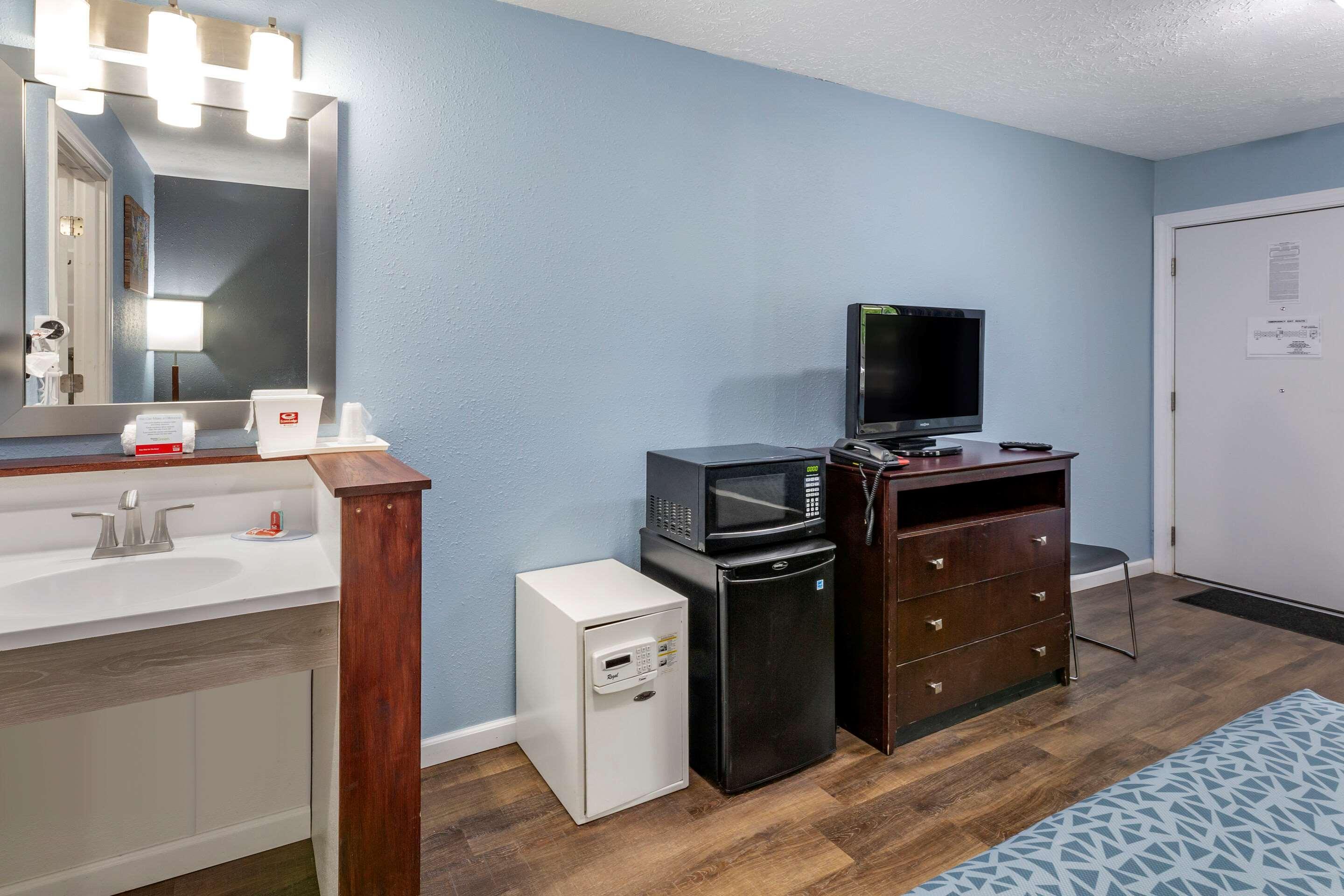 Econo Lodge Inn & Suites South Sandusky Εξωτερικό φωτογραφία