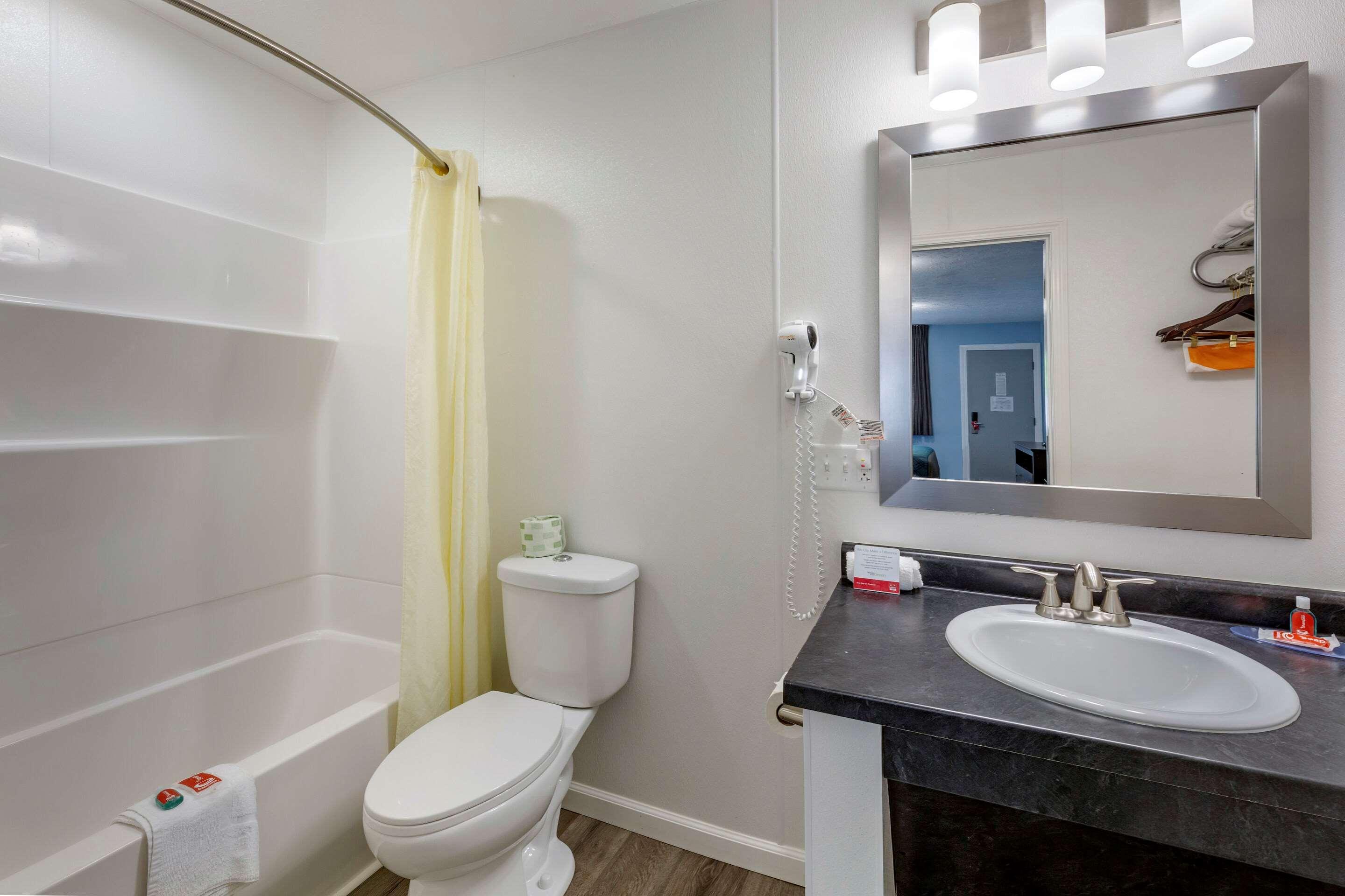 Econo Lodge Inn & Suites South Sandusky Εξωτερικό φωτογραφία