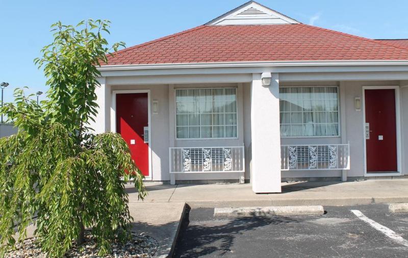 Econo Lodge Inn & Suites South Sandusky Εξωτερικό φωτογραφία