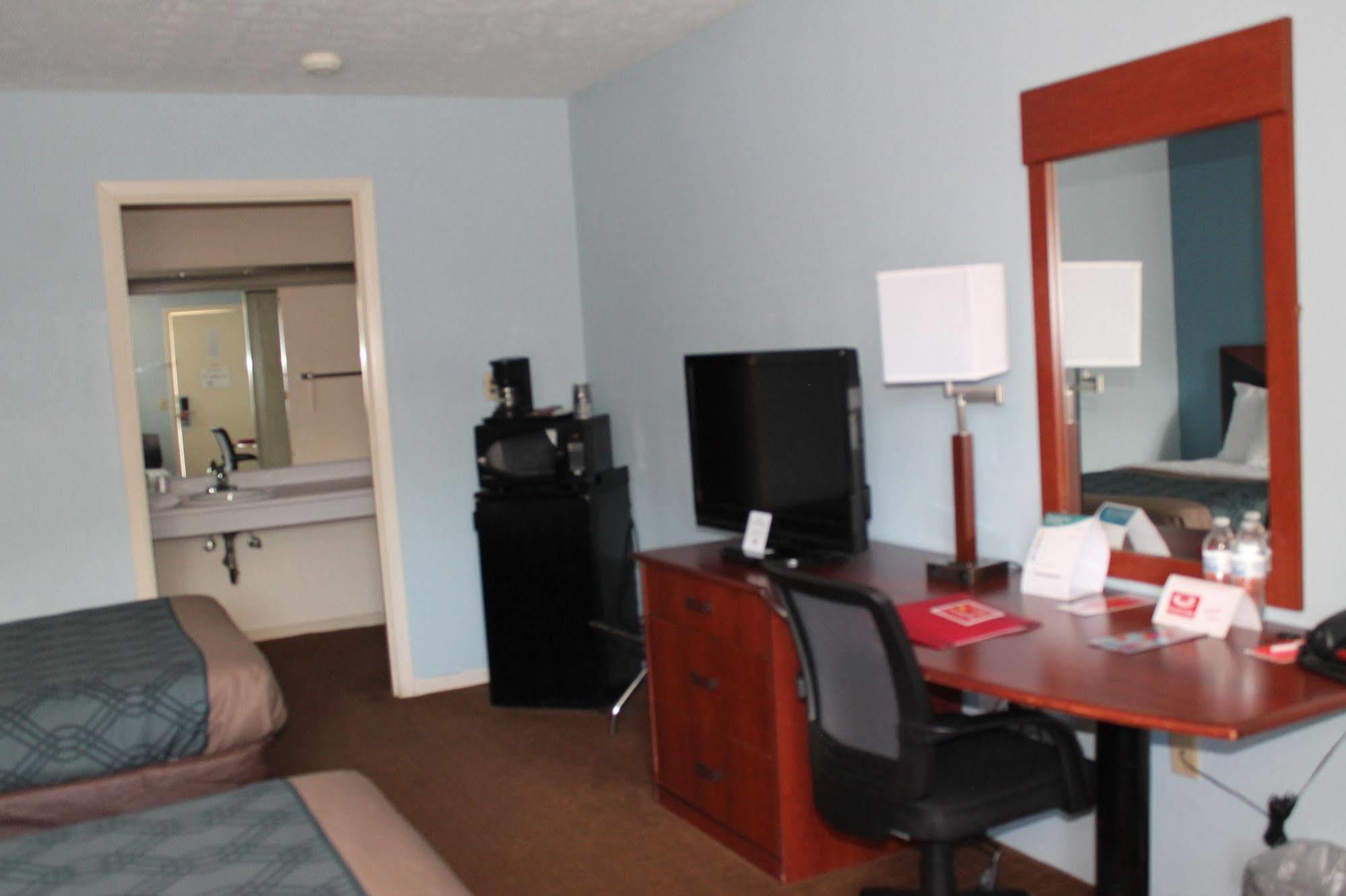 Econo Lodge Inn & Suites South Sandusky Εξωτερικό φωτογραφία
