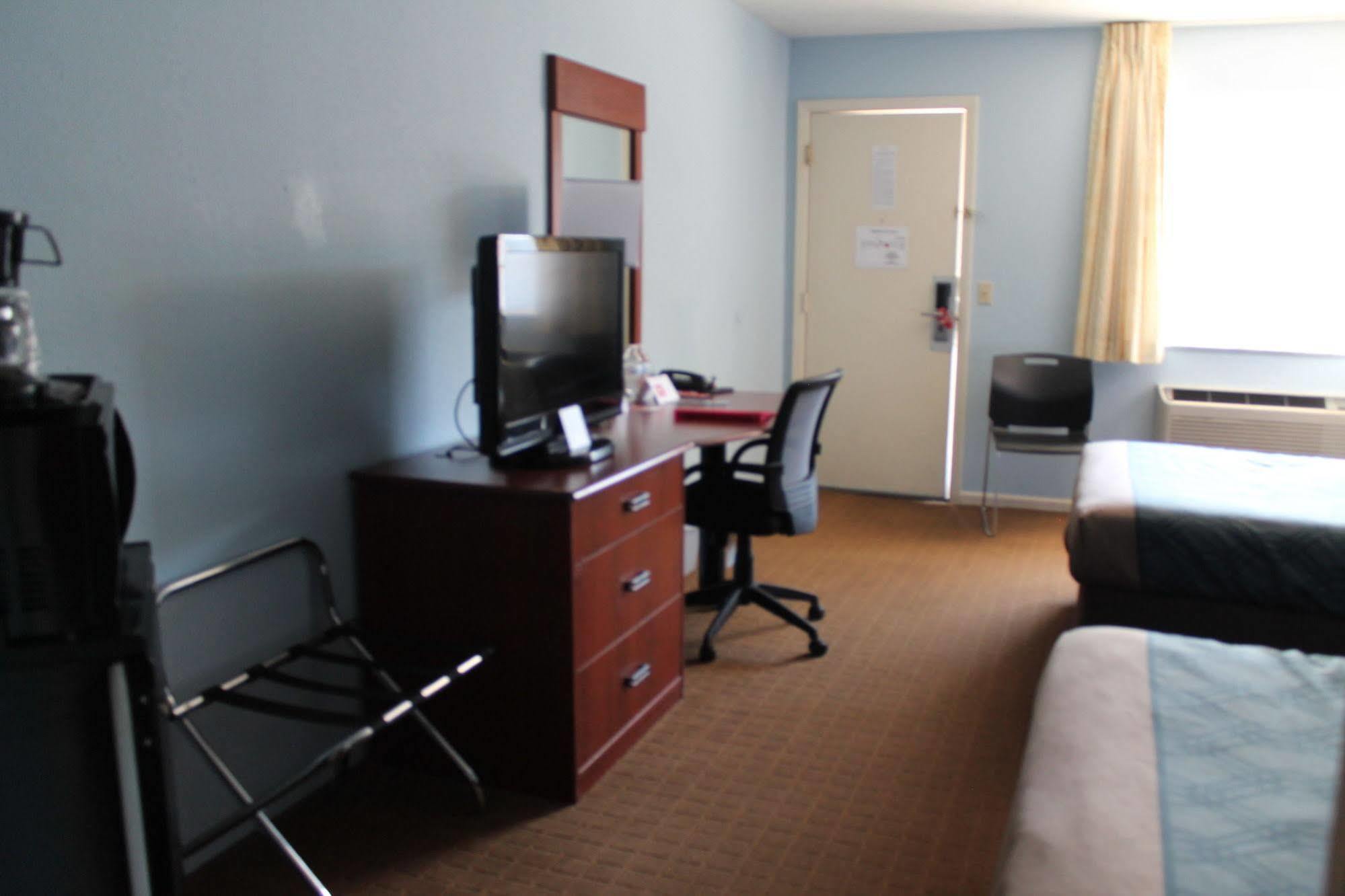 Econo Lodge Inn & Suites South Sandusky Εξωτερικό φωτογραφία