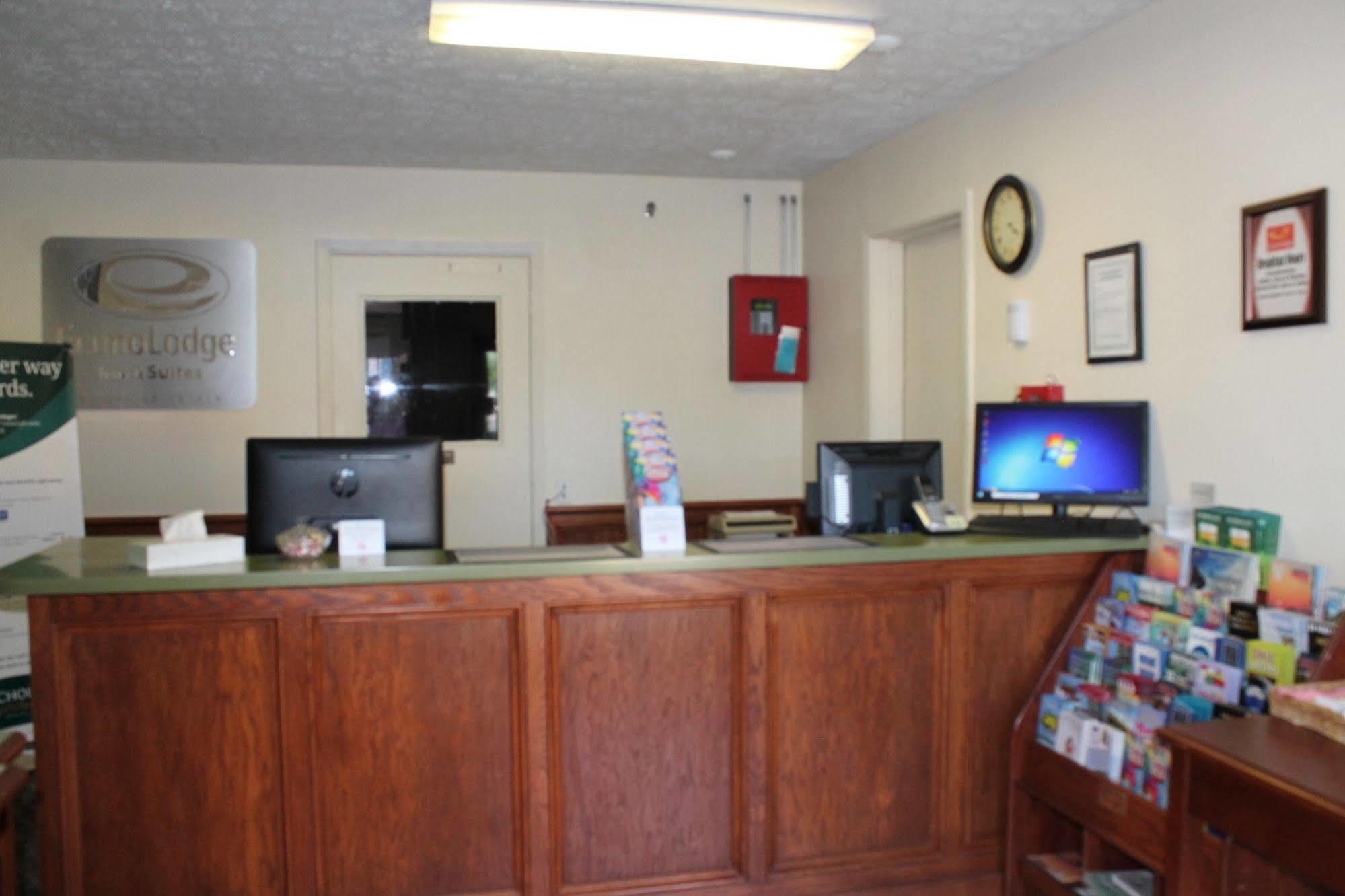 Econo Lodge Inn & Suites South Sandusky Εξωτερικό φωτογραφία