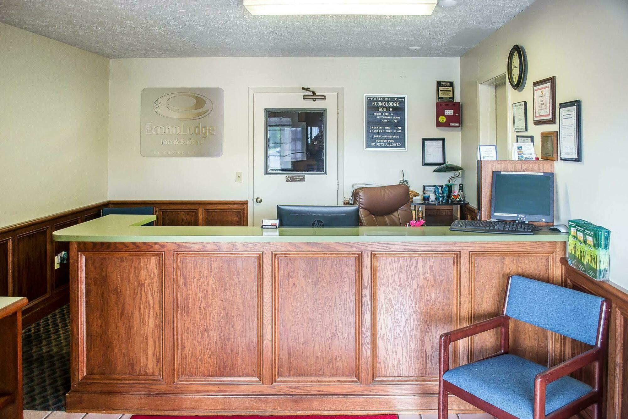 Econo Lodge Inn & Suites South Sandusky Εξωτερικό φωτογραφία